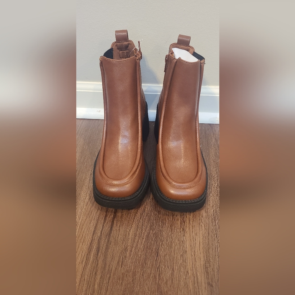 Women's Size 7.5 Heeled Boot NEW WITH TAGS - Picture 5 of 5